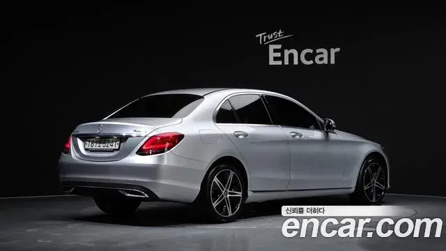 Mercedes-Benz C-Class 2019 — Фото 2/20