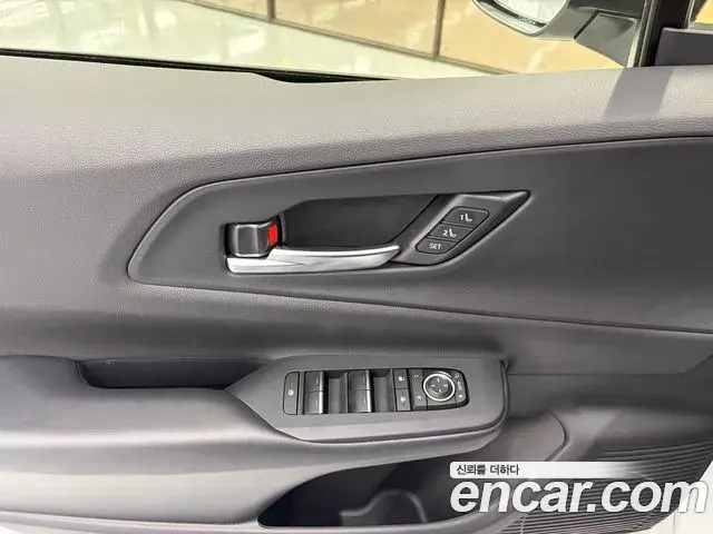 Toyota Prius 2026 — Photo 8/18