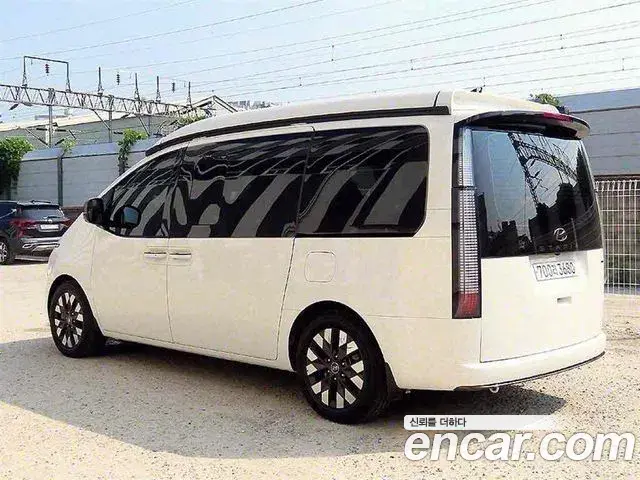 Hyundai Staria 2023 — ფოტო 5/20
