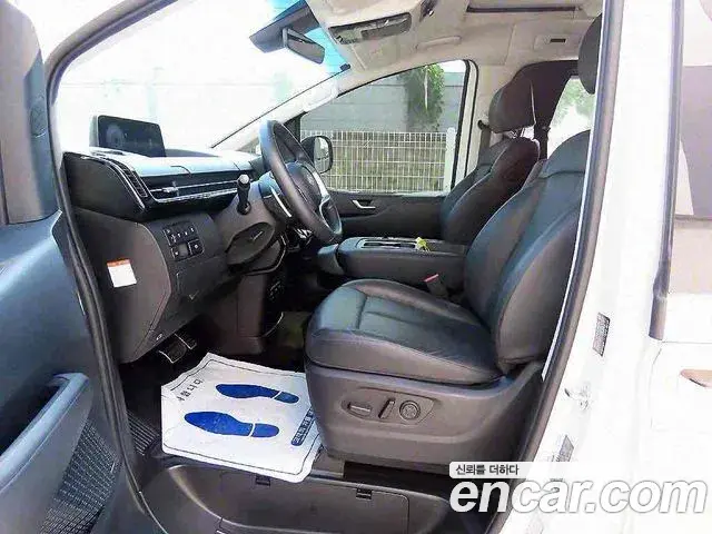 Hyundai Staria 2023 — ფოტო 2/20