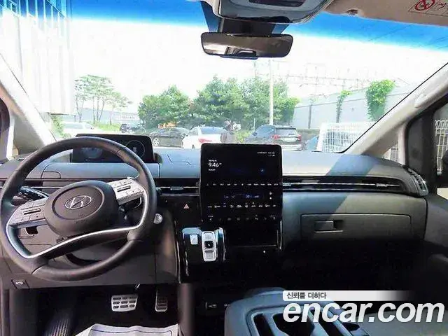 Hyundai Staria 2023 — ფოტო 19/20