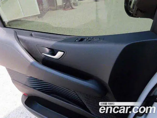 Hyundai Staria 2023 — ფოტო 17/20