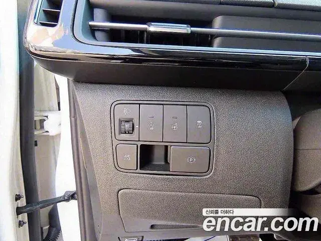 Hyundai Staria 2023 — ფოტო 14/20