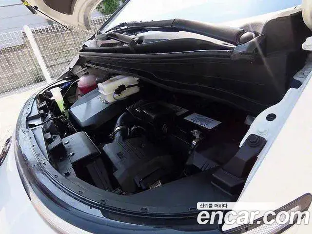Hyundai Staria 2023 — ფოტო 9/20
