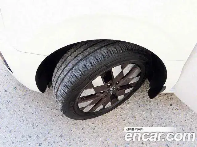 Hyundai Staria 2023 — ფოტო 15/20