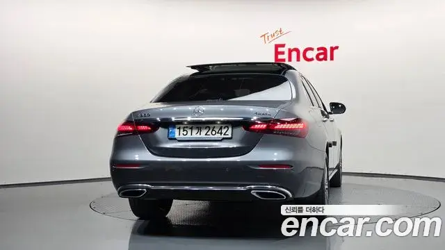 Mercedes-Benz E-Class 2023 — Фото 4/20