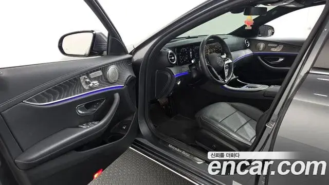 Mercedes-Benz E-Class 2023 — Фото 10/20