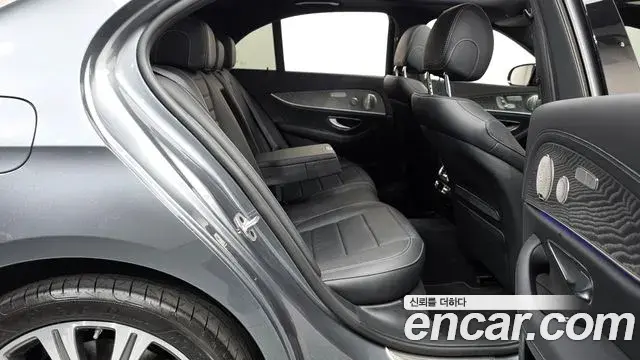 Mercedes-Benz E-Class 2023 — Фото 11/20