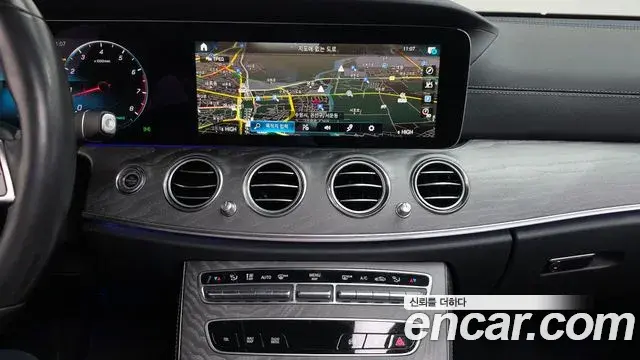 Mercedes-Benz E-Class 2023 — Фото 12/20