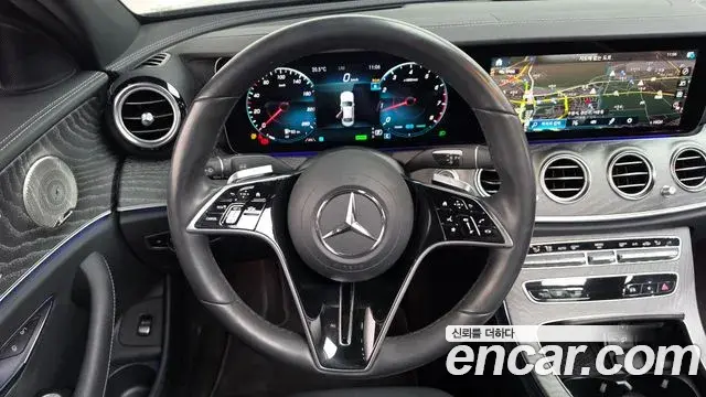 Mercedes-Benz E-Class 2023 — Фото 13/20