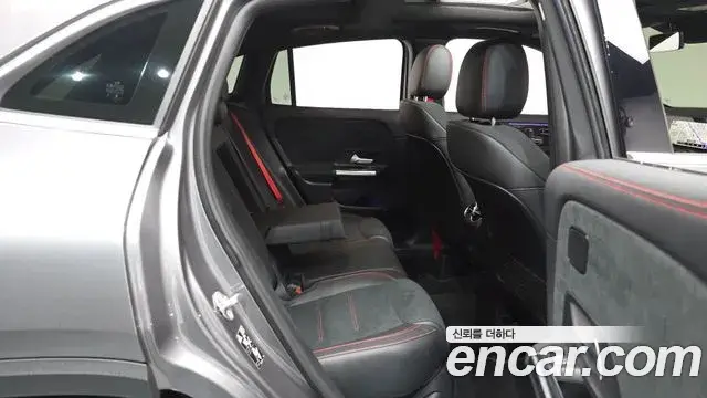 Mercedes-Benz GLA-Class 2023 — Фото 11/20