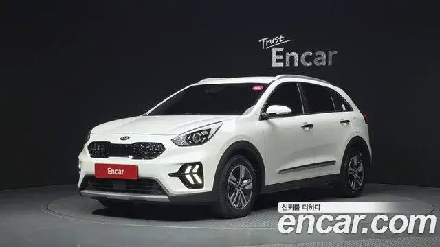 Kia Niro 2020 — Фото 1/20