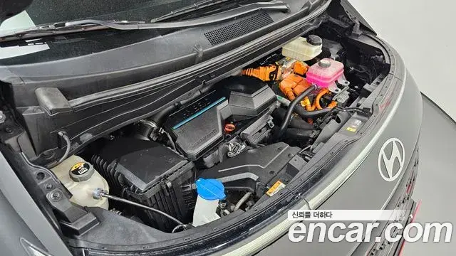 Hyundai Staria 2024 — Фото 6/20