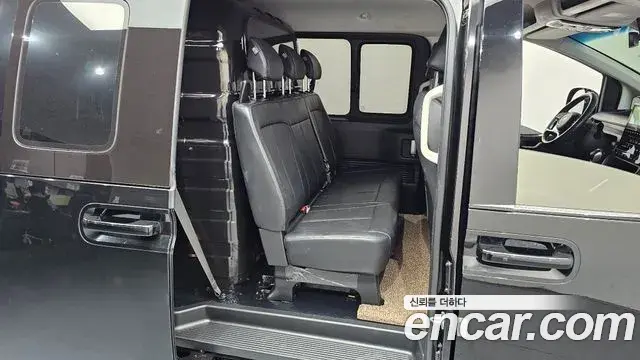 Hyundai Staria 2024 — Фото 11/20