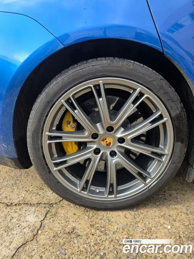 Porsche Panamera 2018 — Фото 1/10