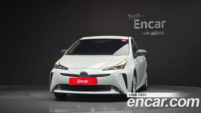 Toyota Prius 2020 — Фото 2/20