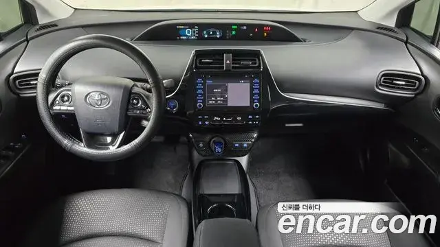 Toyota Prius 2020 — Фото 6/20