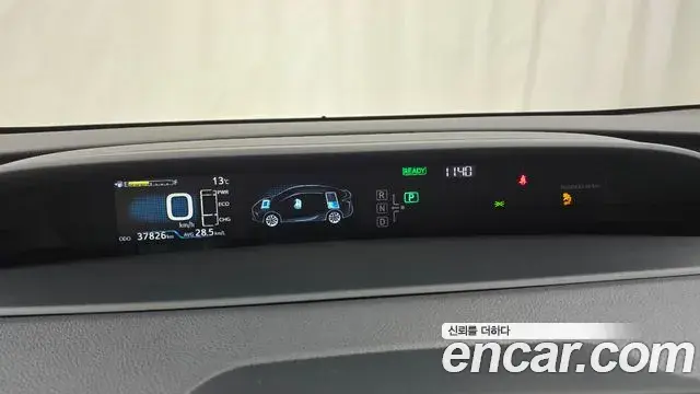 Toyota Prius 2020 — Фото 7/20