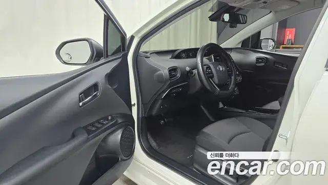 Toyota Prius 2020 — Фото 9/20