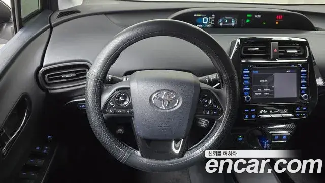 Toyota Prius 2020 — Фото 12/20