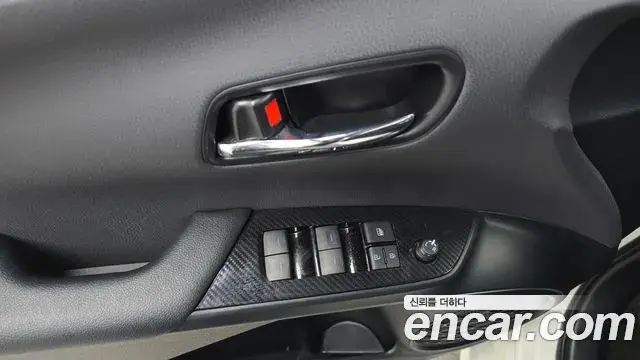 Toyota Prius 2020 — Фото 16/20