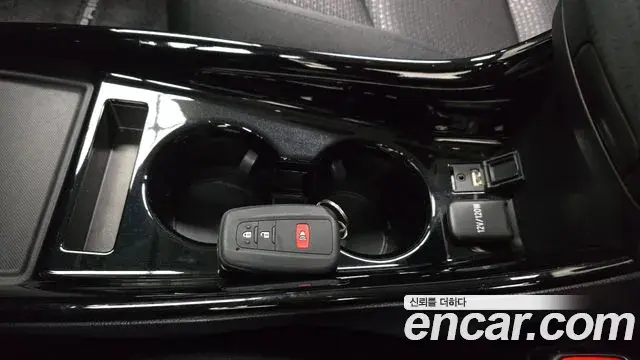 Toyota Prius 2020 — Фото 17/20