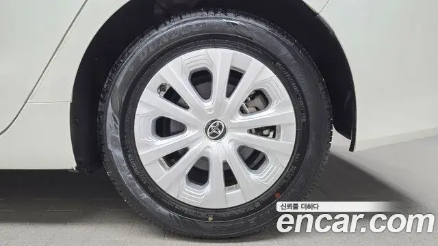 Toyota Prius 2020 — ფოტო 7/31