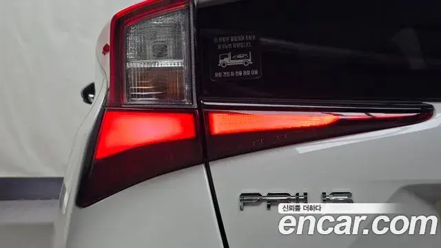 Toyota Prius 2020 — ფოტო 11/31