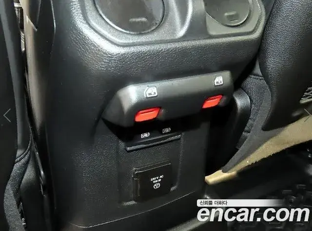 Jeep Wrangler 2024 — Фото 16/19