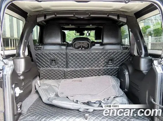Jeep Wrangler 2024 — Фото 17/19