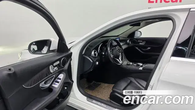 Mercedes-Benz C-Class 2019 — Фото 10/20