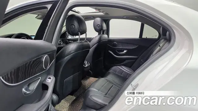 Mercedes-Benz C-Class 2019 — Фото 11/20