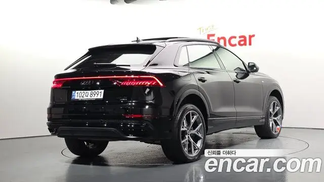 Audi Q7 2023 — Фото 2/20