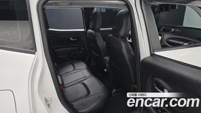 Jeep Renegade 2022 — Фото 11/20