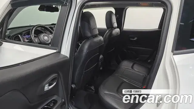 Jeep Renegade 2022 — Фото 12/20