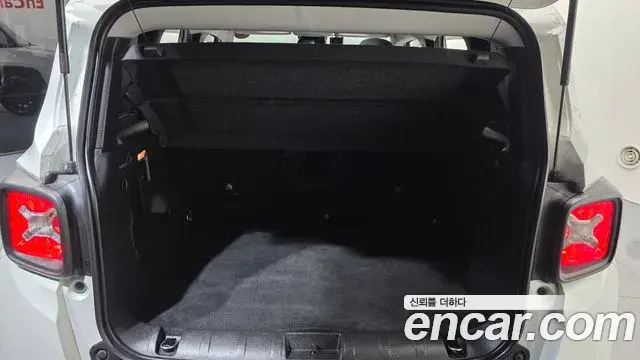 Jeep Renegade 2022 — Фото 16/20