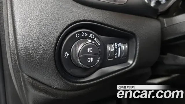 Jeep Renegade 2022 — Фото 18/20