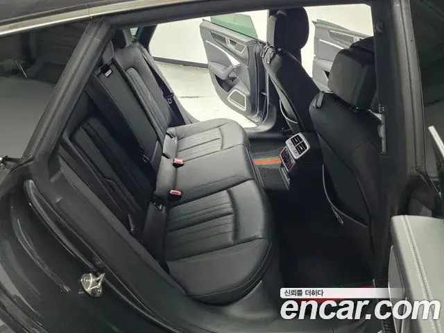 Audi A7 2022 — Фото 10/20