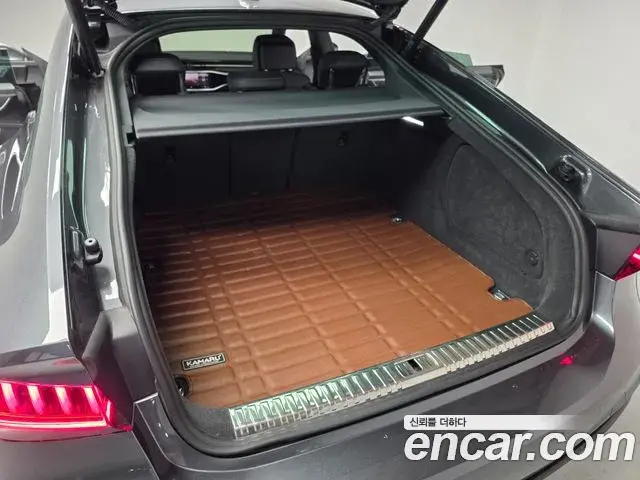 Audi A7 2022 — Фото 18/20