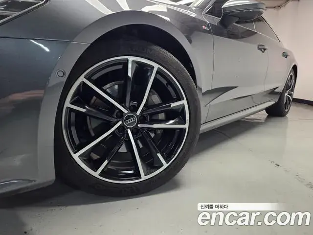 Audi A7 2022 — Фото 19/20