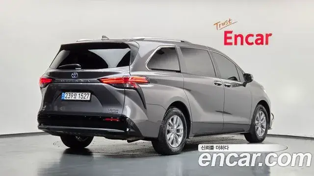 Toyota Sienna 2024 — Фото 2/20