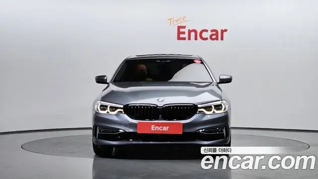 BMW 5 Series 2018 — Photo 17/20