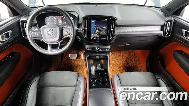 Volvo XC40 2020 — Photo 17/20