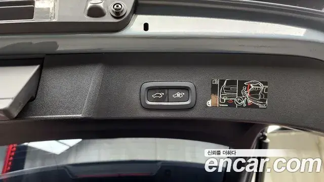 Volvo XC40 2020 — Photo 9/20
