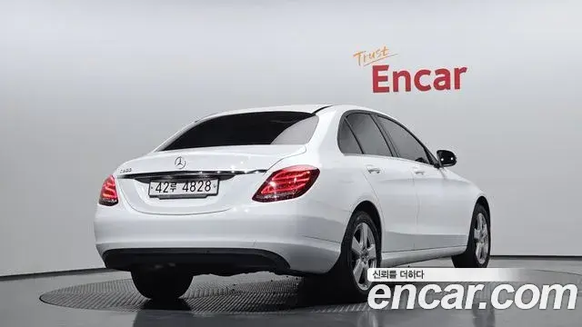 Mercedes-Benz C-Class 2018 — Photo 11/20