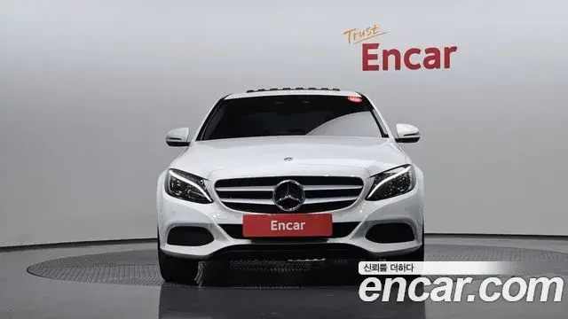 Mercedes-Benz C-Class 2018 — Photo 1/20