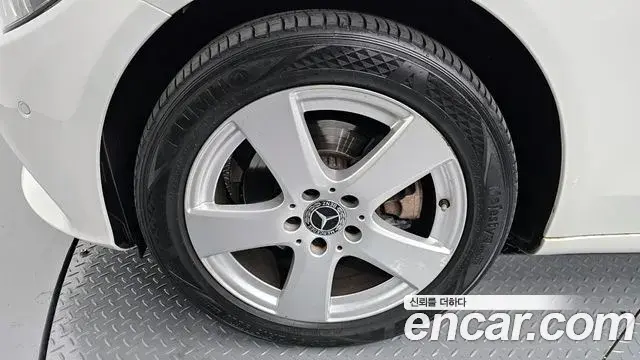 Mercedes-Benz C-Class 2018 — Photo 3/20