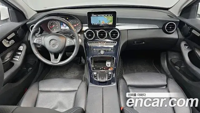 Mercedes-Benz C-Class 2018 — Photo 9/20
