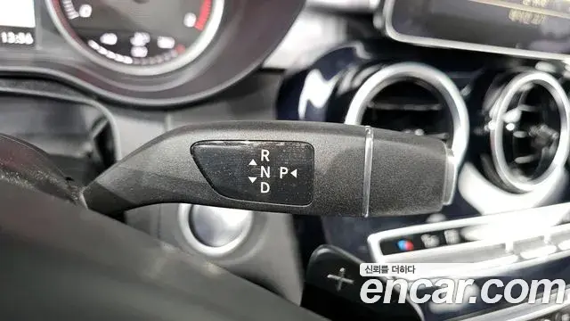 Mercedes-Benz C-Class 2018 — Photo 7/20