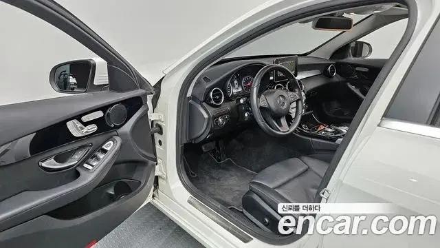 Mercedes-Benz C-Class 2018 — Photo 5/20